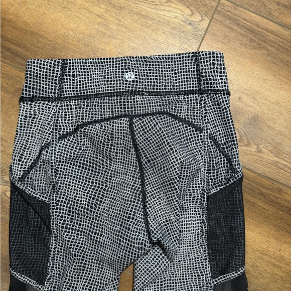 Lululemon Wild And Free Tight - size 6, 27" - Picture 11 of 11